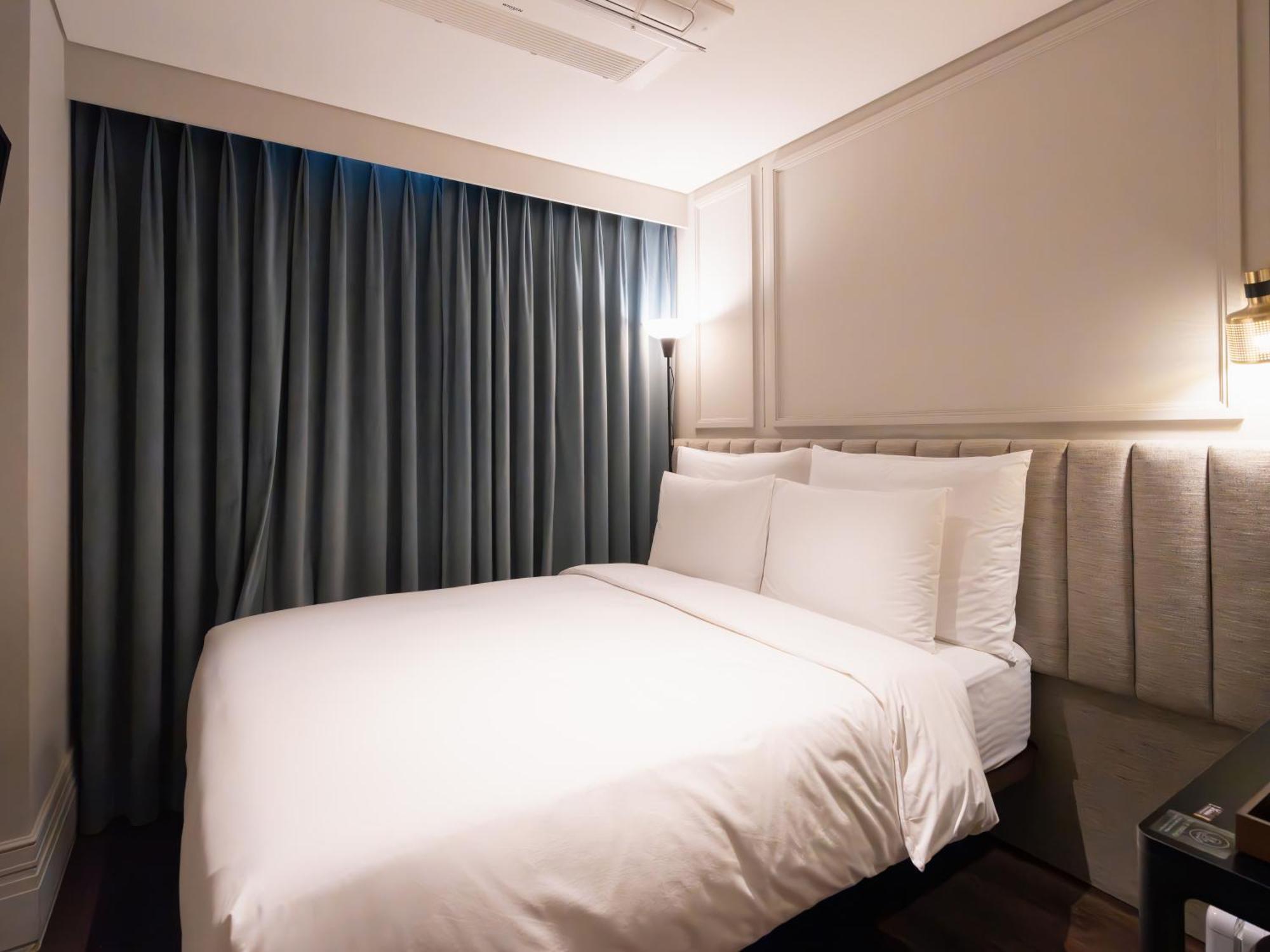 โรงแรมเครสเซนโด โรงแรม